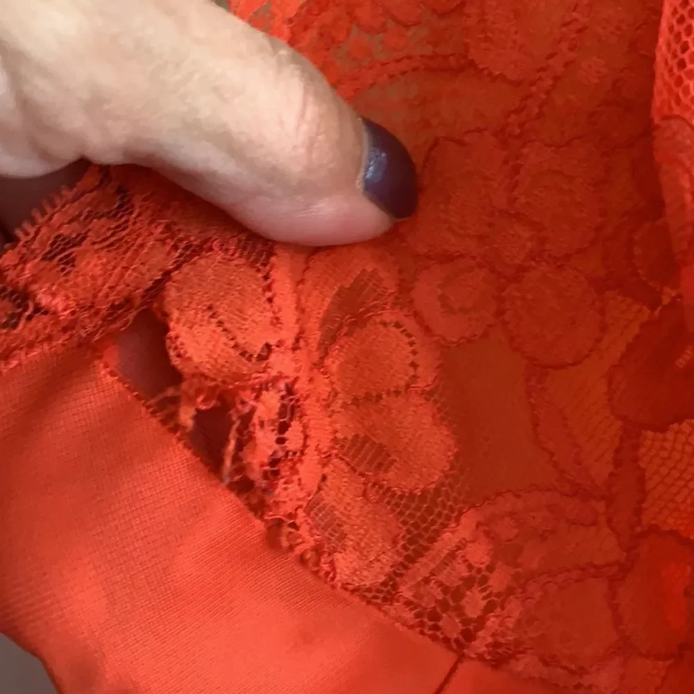 Vintage red nylon full slip with lace bodice - Picture 5 of 9